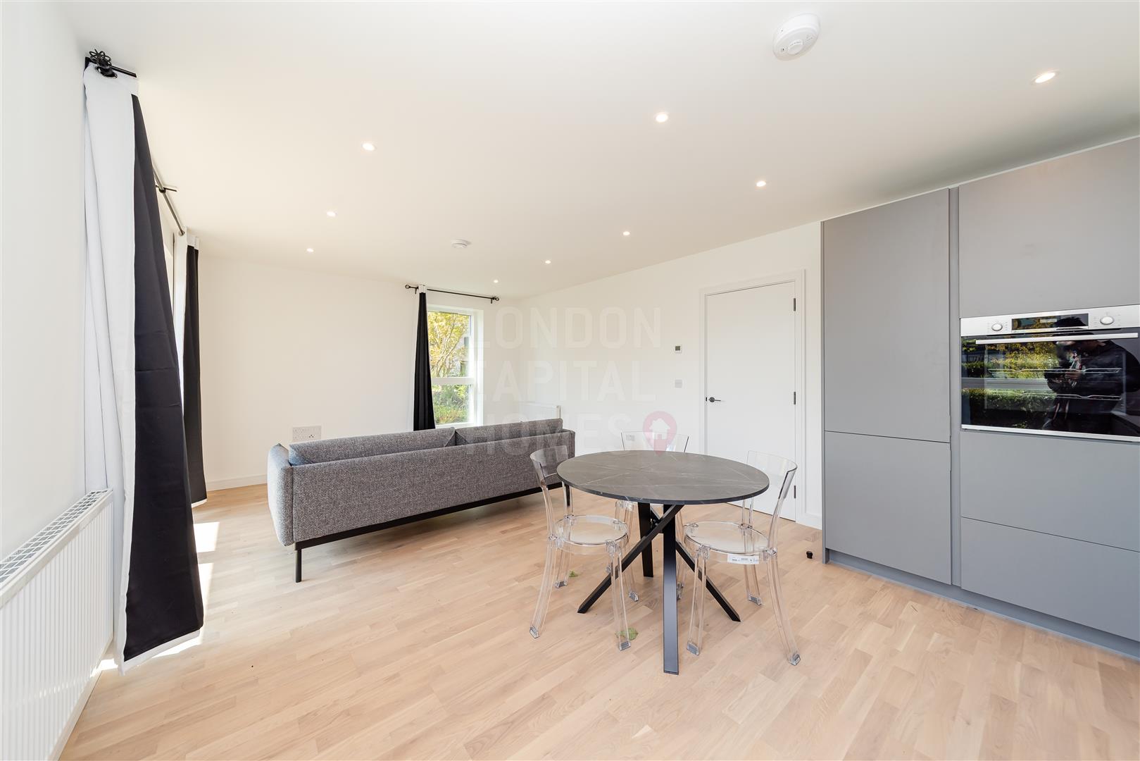 2 bed property in Watson House, Greenleaf Walk, London